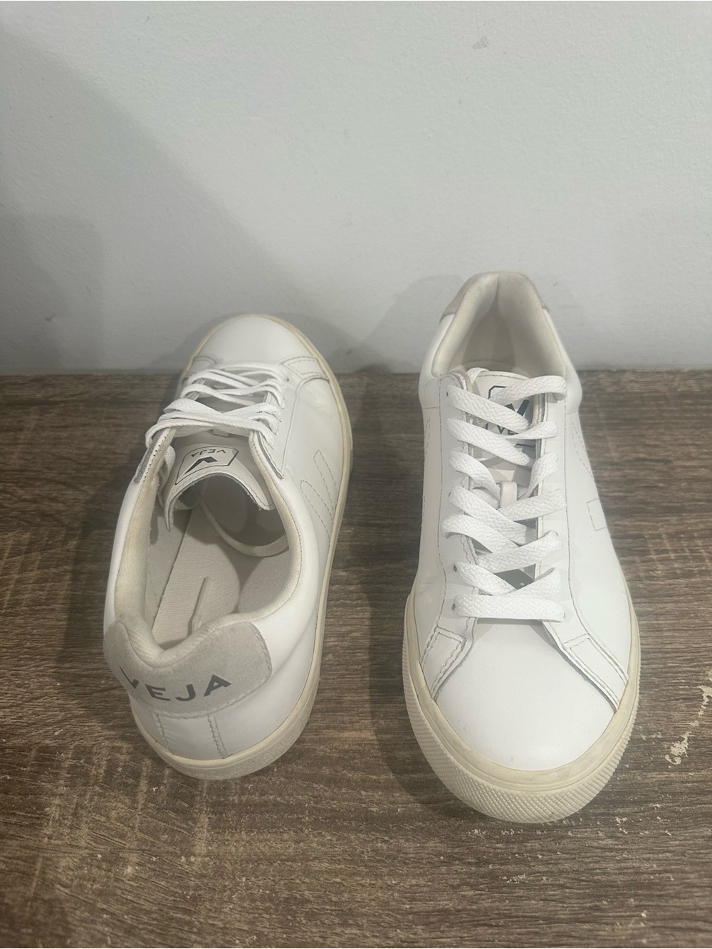 Veja White Low-Top Leather Sneakers - Picture 6 of 12
